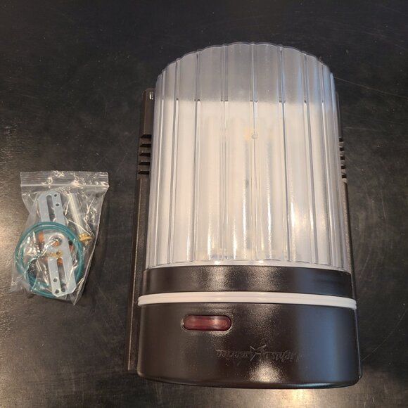 Lights of America - 27 Watt Wall Light ***BRAND NEW*** - Picture 6 of 9